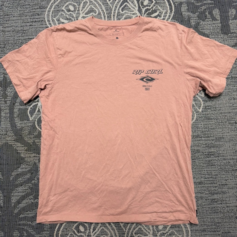 Rip Curl Men's Short Sleeve Tee in Dusty Pink with Navy Print
